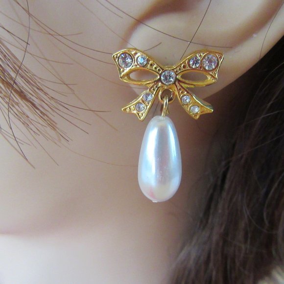 Rhinestone bow & pearl drop pierced earrings - Picture 3 of 5